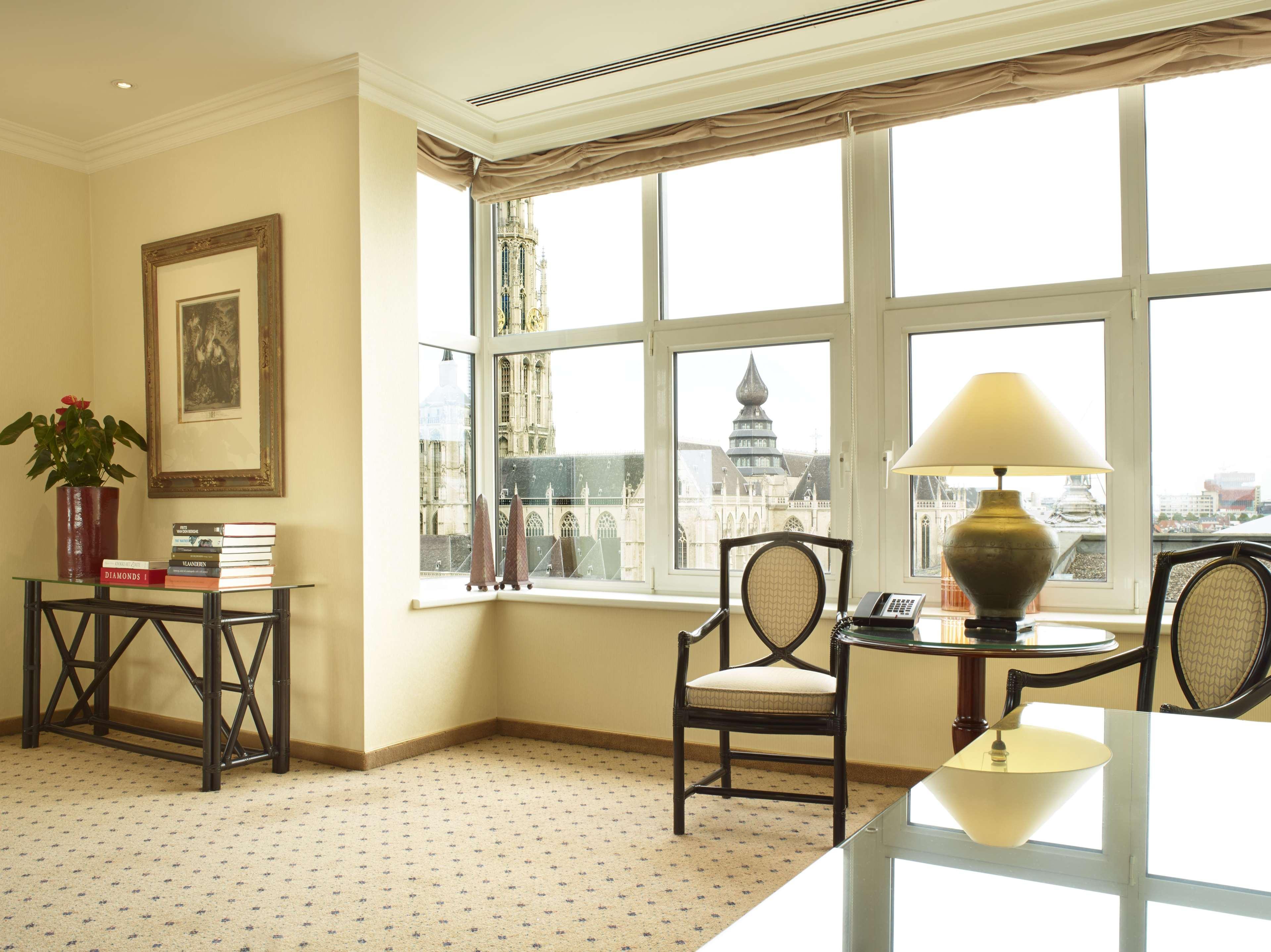 Hilton Antwerp Old Town Hotel Екстериор снимка