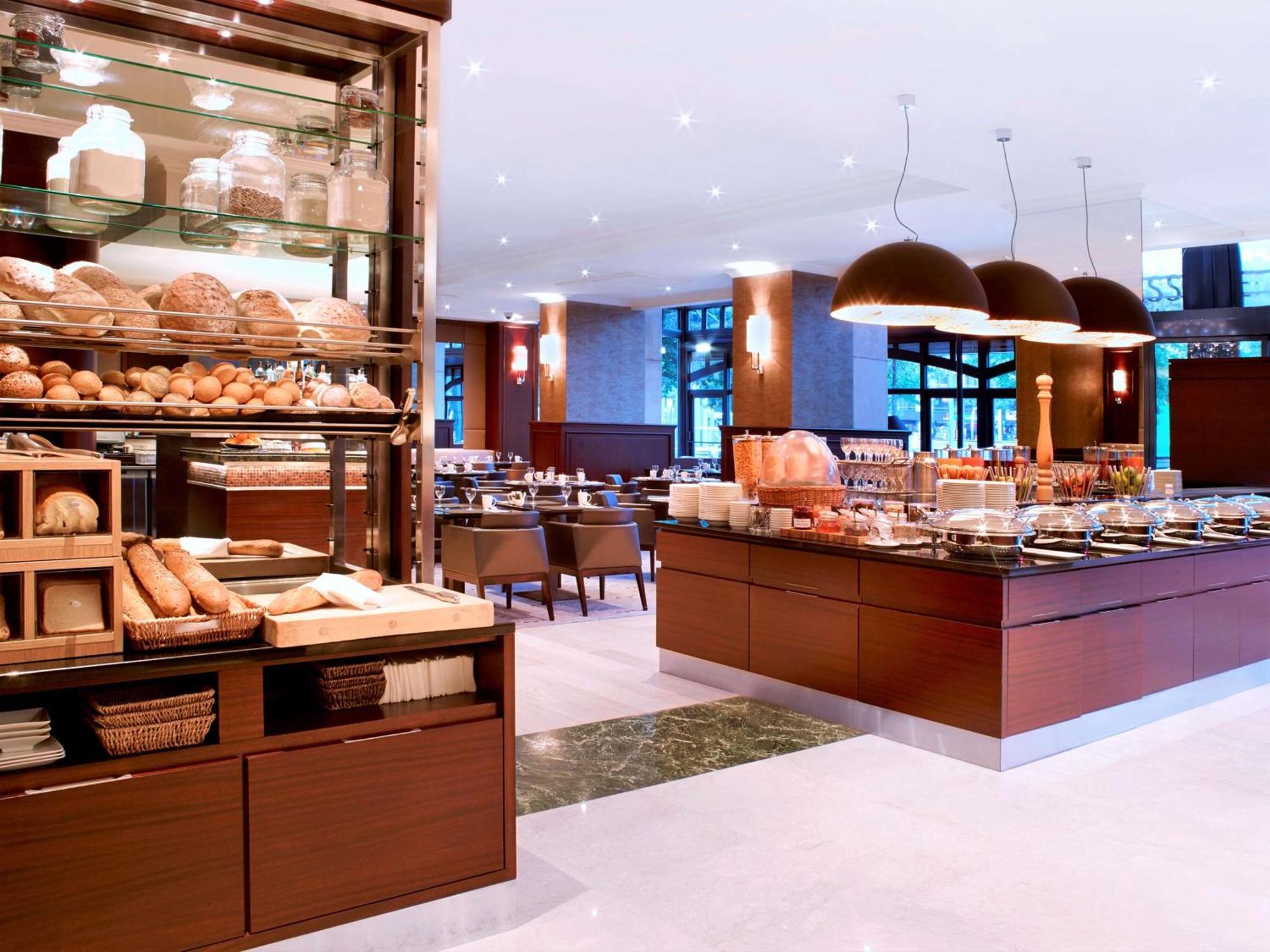 Hilton Antwerp Old Town Hotel Екстериор снимка