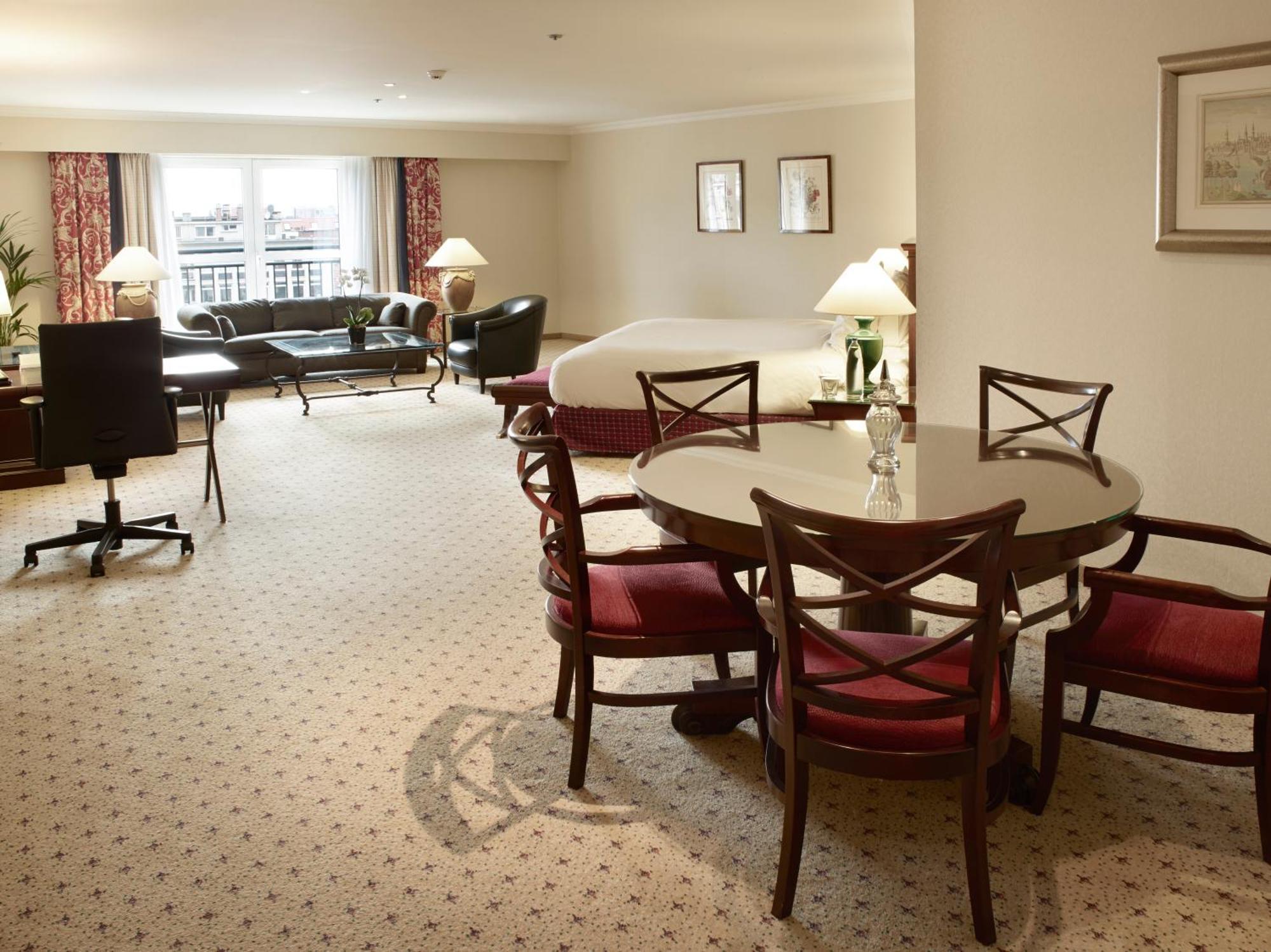 Hilton Antwerp Old Town Hotel Екстериор снимка
