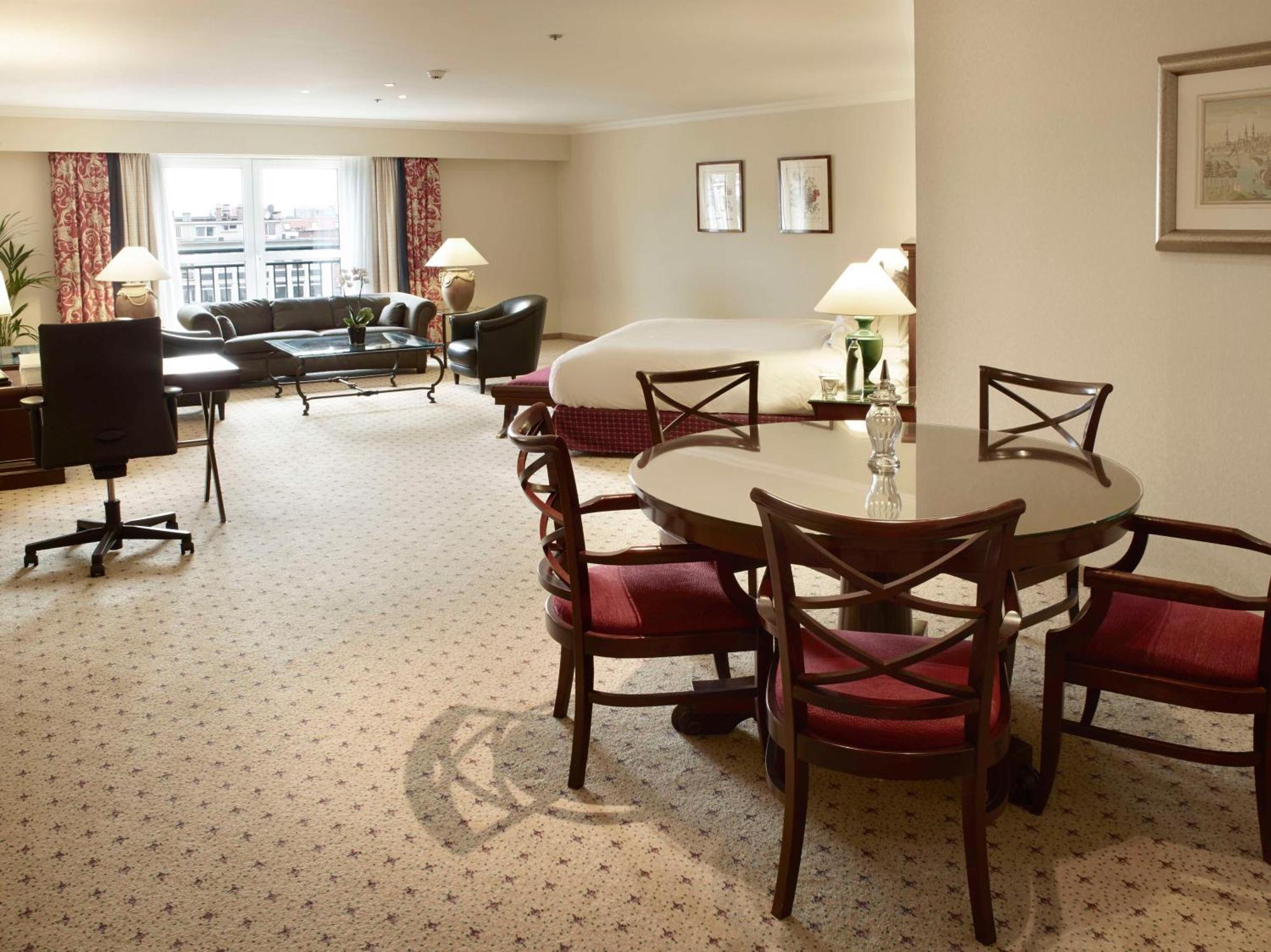 Hilton Antwerp Old Town Hotel Екстериор снимка