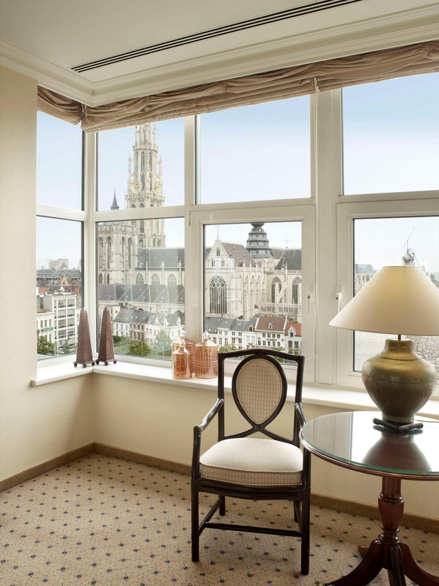 Hilton Antwerp Old Town Hotel Екстериор снимка